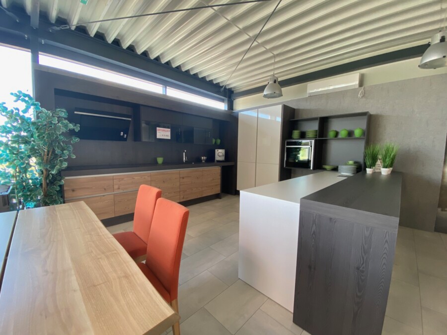 DANKÜCHEN moderne Küche Modell Silbermond/Lionga